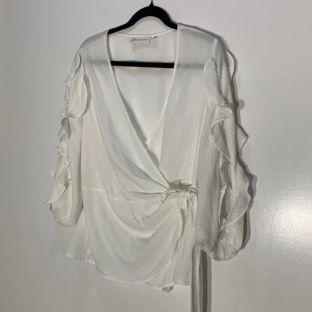 NY &C rap blouse size medium gold dot